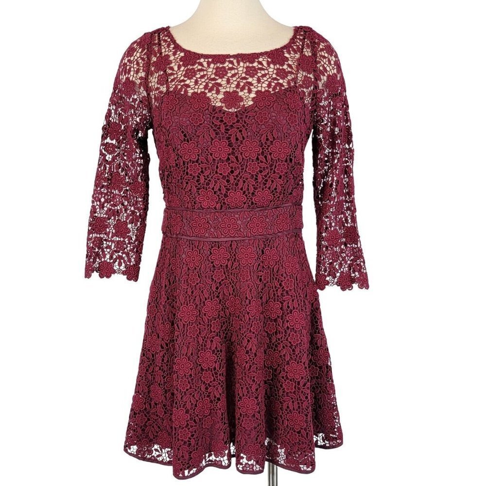Juicy Couture Burgundy Crocheted Mini Dress Womens 8 3 Quarter Sleeve Floral